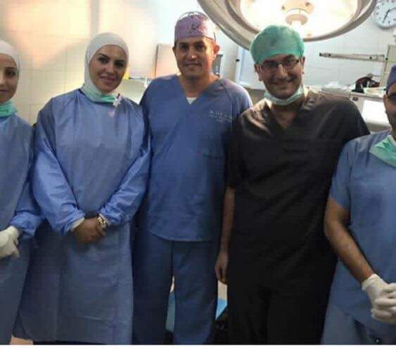 مريض يبصر بعد خمسة عشر عاماً في مدينة الحسين الطبية..صور