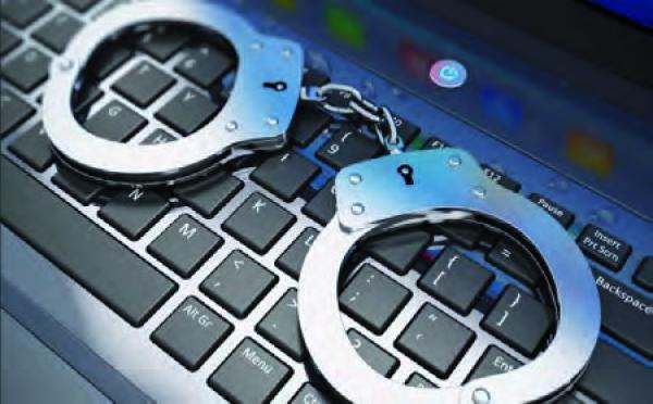 الالكترونيةتغليظ عقوبة الحبس على مستخدمي مواقع التواصل الاجتماعي والمواقع الالكترونية
