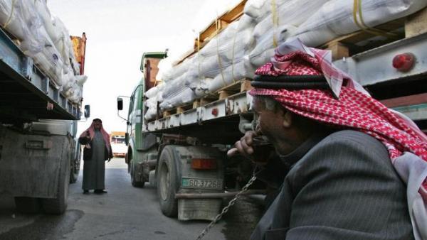17 ألف شاحنة بانتظار فتح الحدود مع سوريا