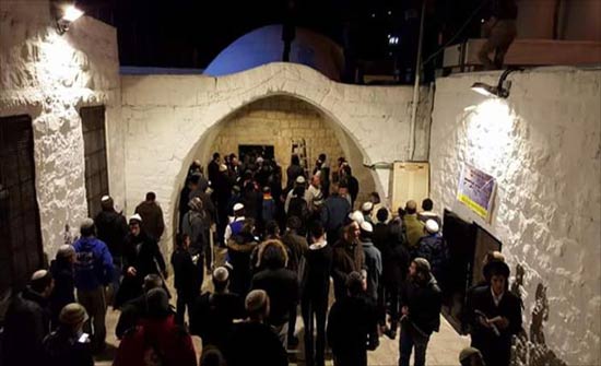 اصابات خلال مواجهات اثر قتحام مئات المستوطنين قبر يوسف شرق نابلس