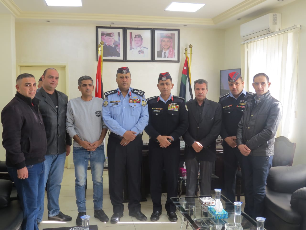  قائد أمن اقليم الجنوب يكرم عددا من مرتبات مديرية شرطة محافظة الكرك والبحث الجنائي 