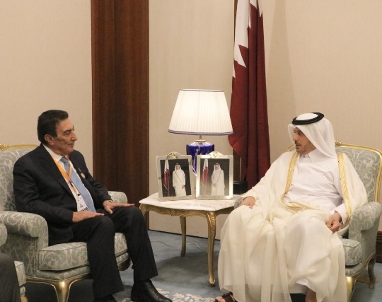 رئيس الوزراء القطري يستقبل الطراونة في الدوحة