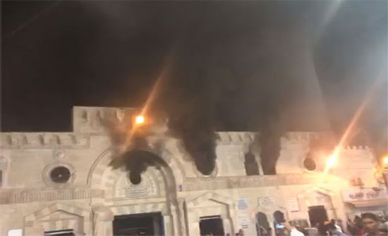 الأوقاف :حريق بغرفة مكتبية بالمسجد الحسيني 