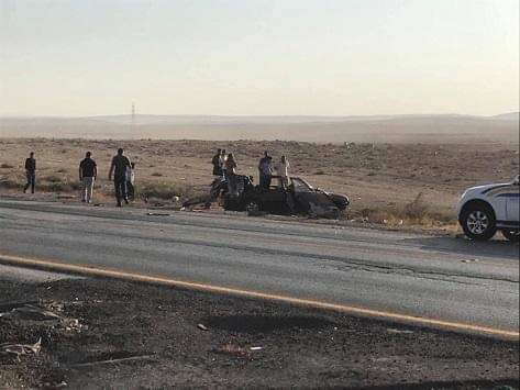 وفاة أربعة أشخاص و إصابة آخر اثر حادث تصادم على الطريق الصحراوي
