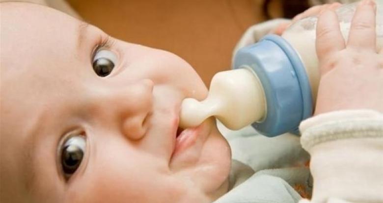 أعراض تنذر بحساسية حليب الأبقار لدى الرضع