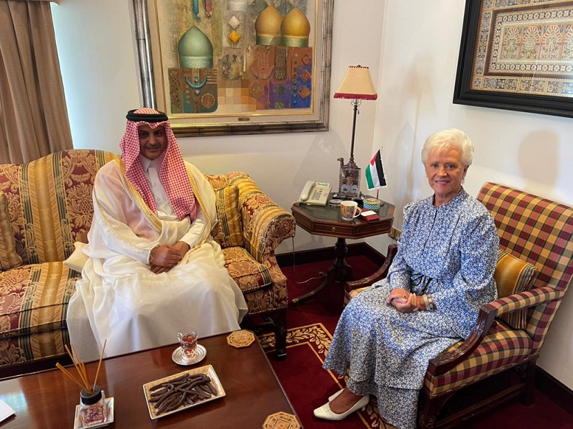 هذا ما بحثته الأميرة منى الحسين مع السفير القطري سعود آل ثاني...صور