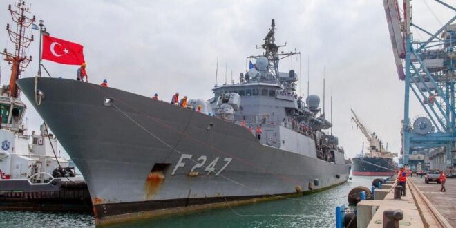 بعد عودة العلاقات التي لم تنقطع مع "إسرائيل"…سفينة حربية تركية ترسو في ميناء حيفا التابع للعدو   