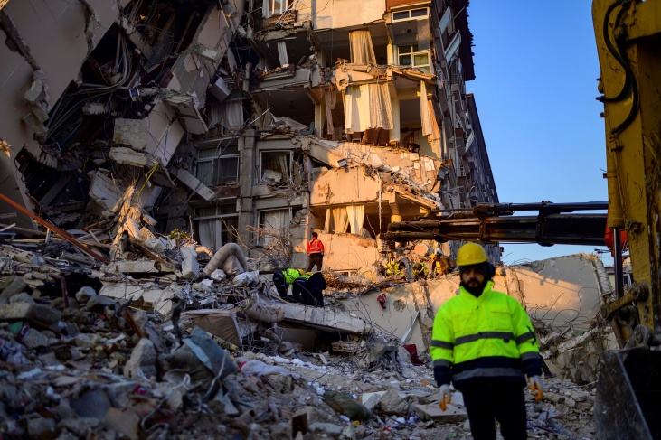 ارتفاع حصيلة الضحايا الفلسطينيين جراء زلزال في تركيا وسوريا إلى 83