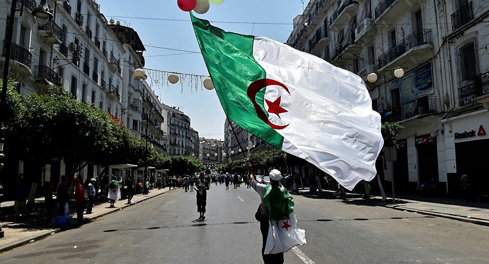 رئيس وزراء الجزائر يرفض الاقتراض من صندوق النقد الدولي حفاظا على سيادة بلاده