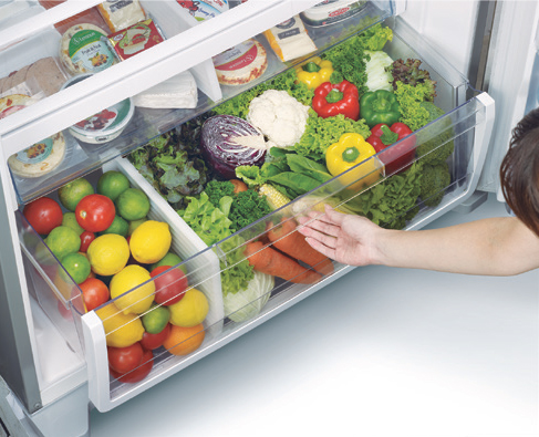 تحذيرات طبية من استنشاق بعض الخضروات والفواكة أثناء اخرجها من الثلاجة تجنبا للاصابة بالفطر الأسود